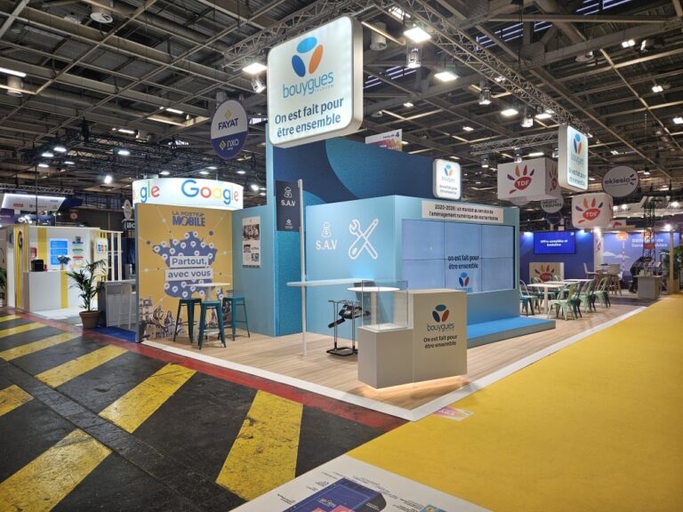 Stand Bouygues Telecom sur le salon SMCL 2025, conçu et fabriqué par TheStandExperts