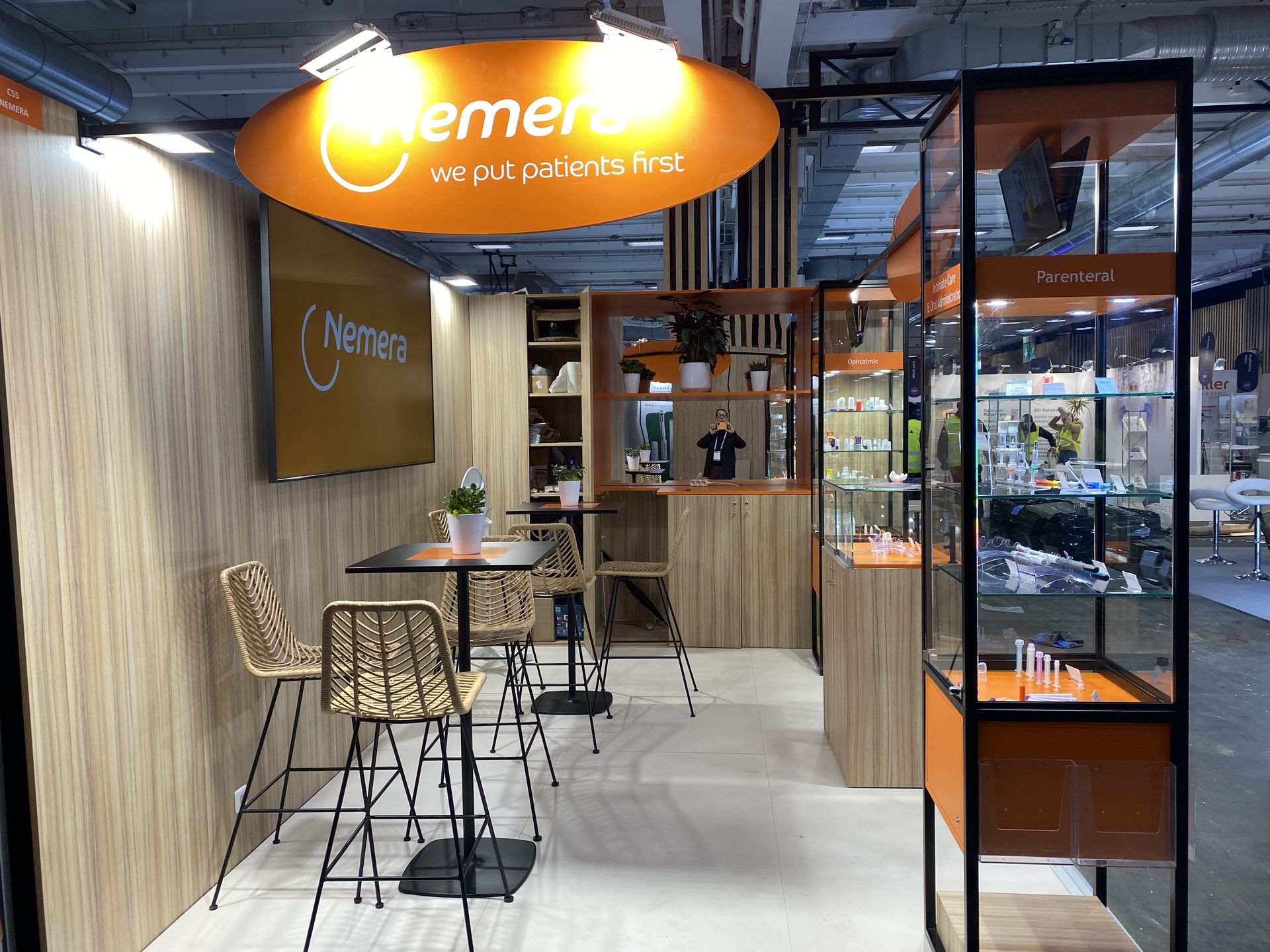 Custom TheStandExperts exhibition stand with built-in meeting area